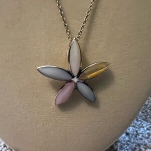 Elegant Multicolor Flower Pendant Necklace